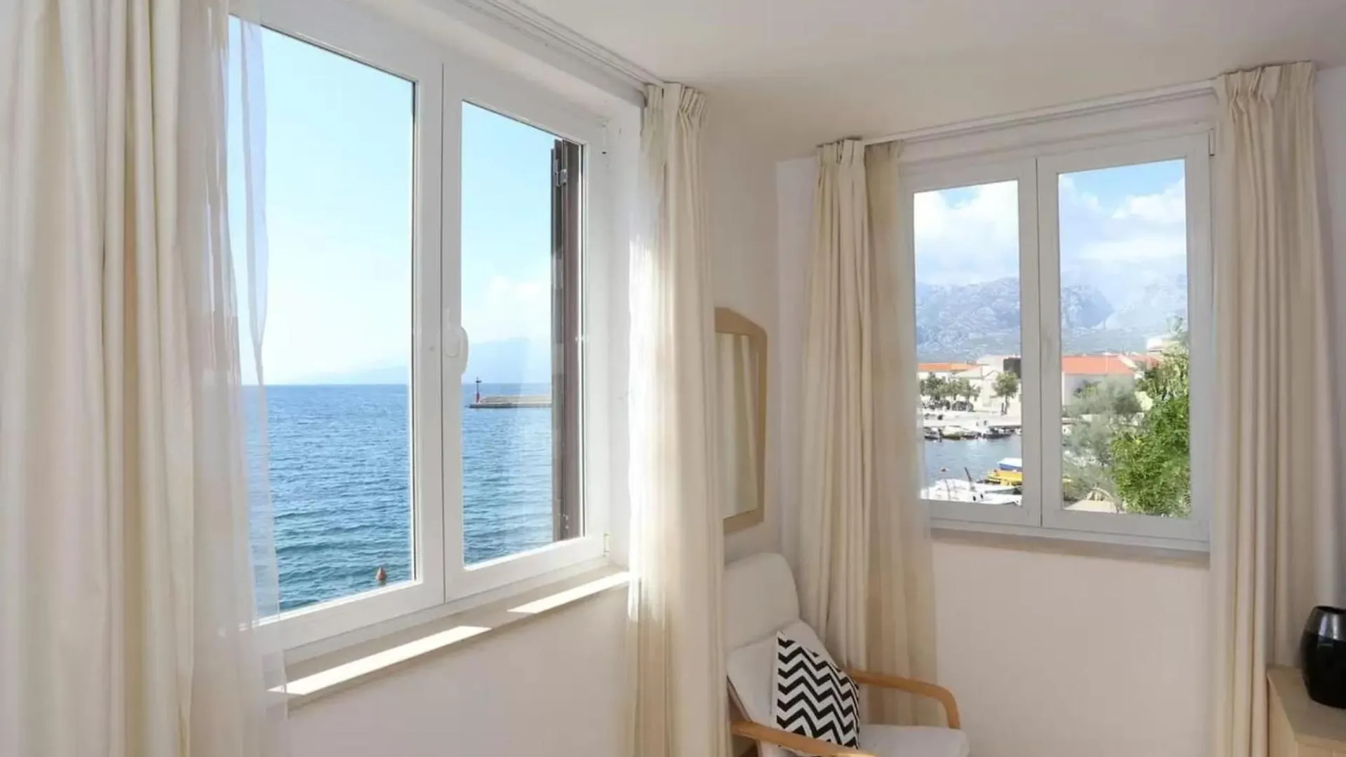 Beachfront Apartments Tamarix Posedarje